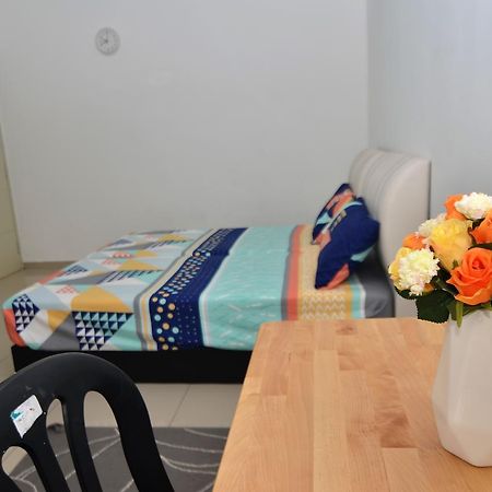 Impianacasa Kluang Homestay Экстерьер фото